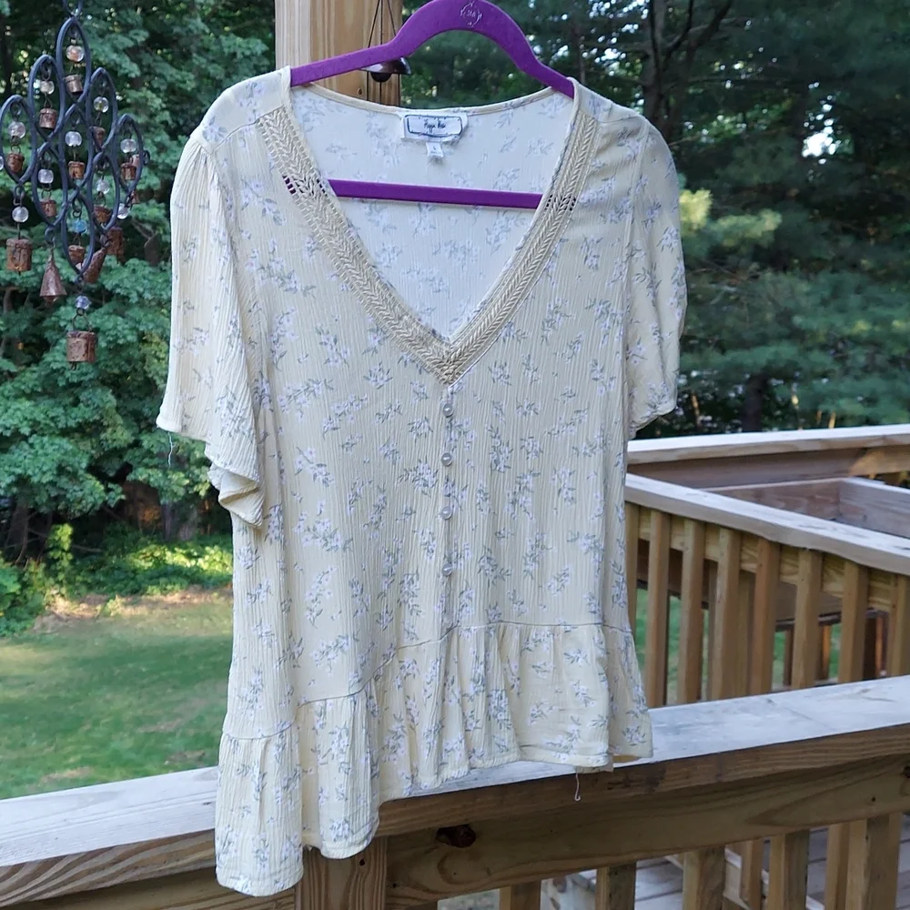 Hippie Rose Yellow Floral Button V Neck S/S Ruffle Trim Crop Top Sz L
